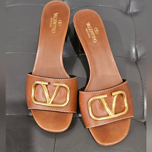 Authentic Valentino Garavani v logo Sandals in size 40 - Picture 8 of 8